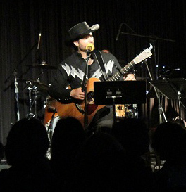 Kenny Performing in Nashville